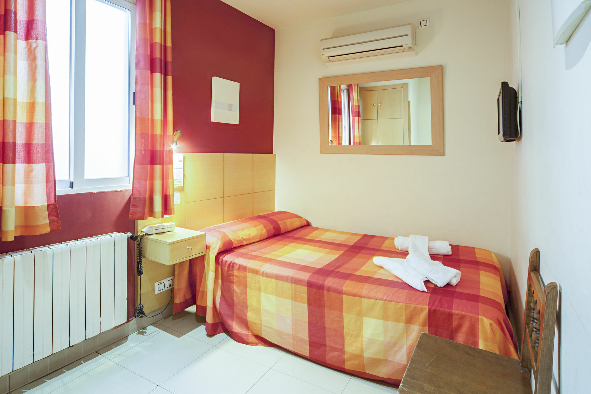 Hostal Inter Plaza Mayor Auto Check In Madrid Eksteriør billede