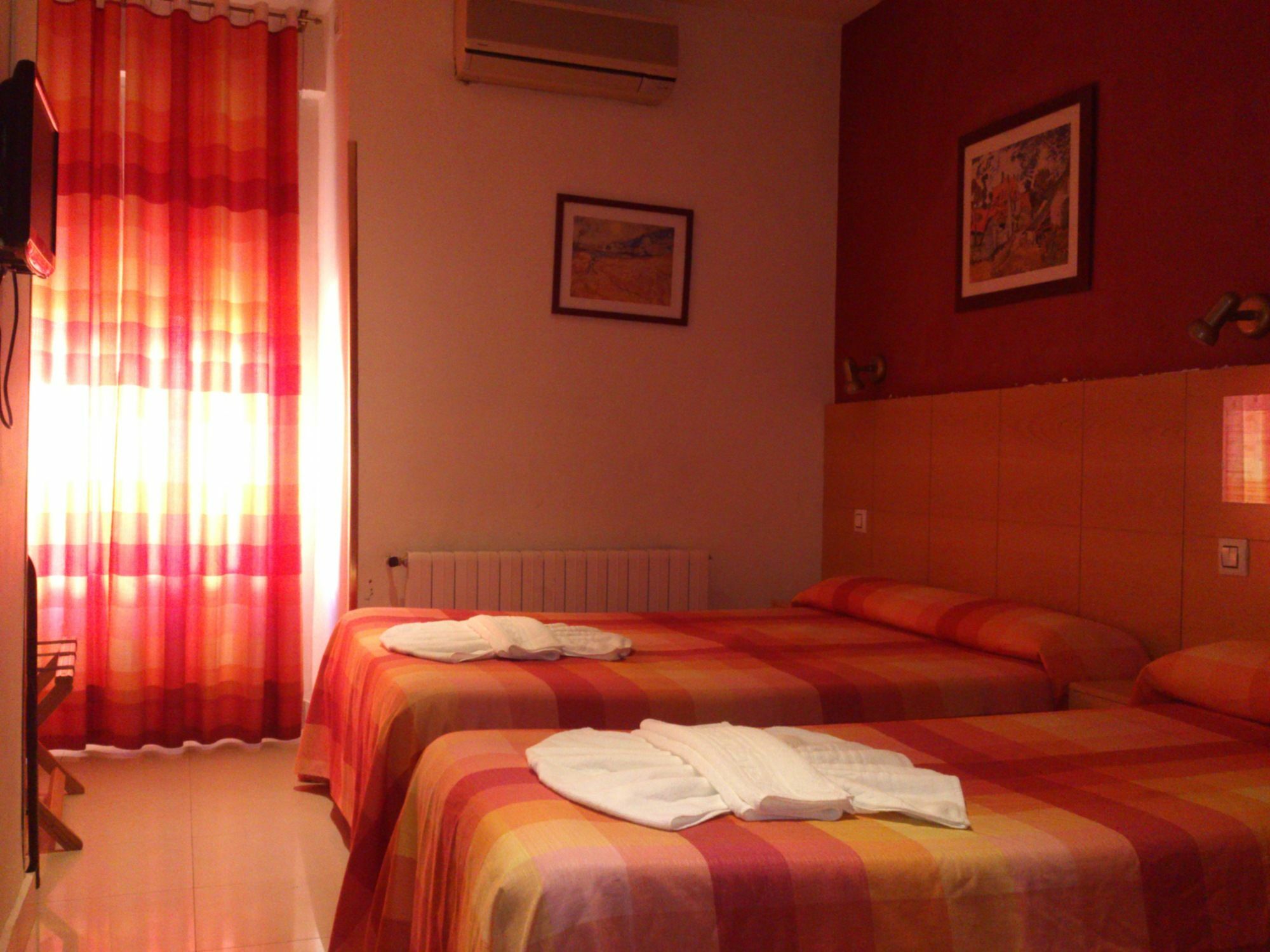 Hostal Inter Plaza Mayor Auto Check In Madrid Eksteriør billede