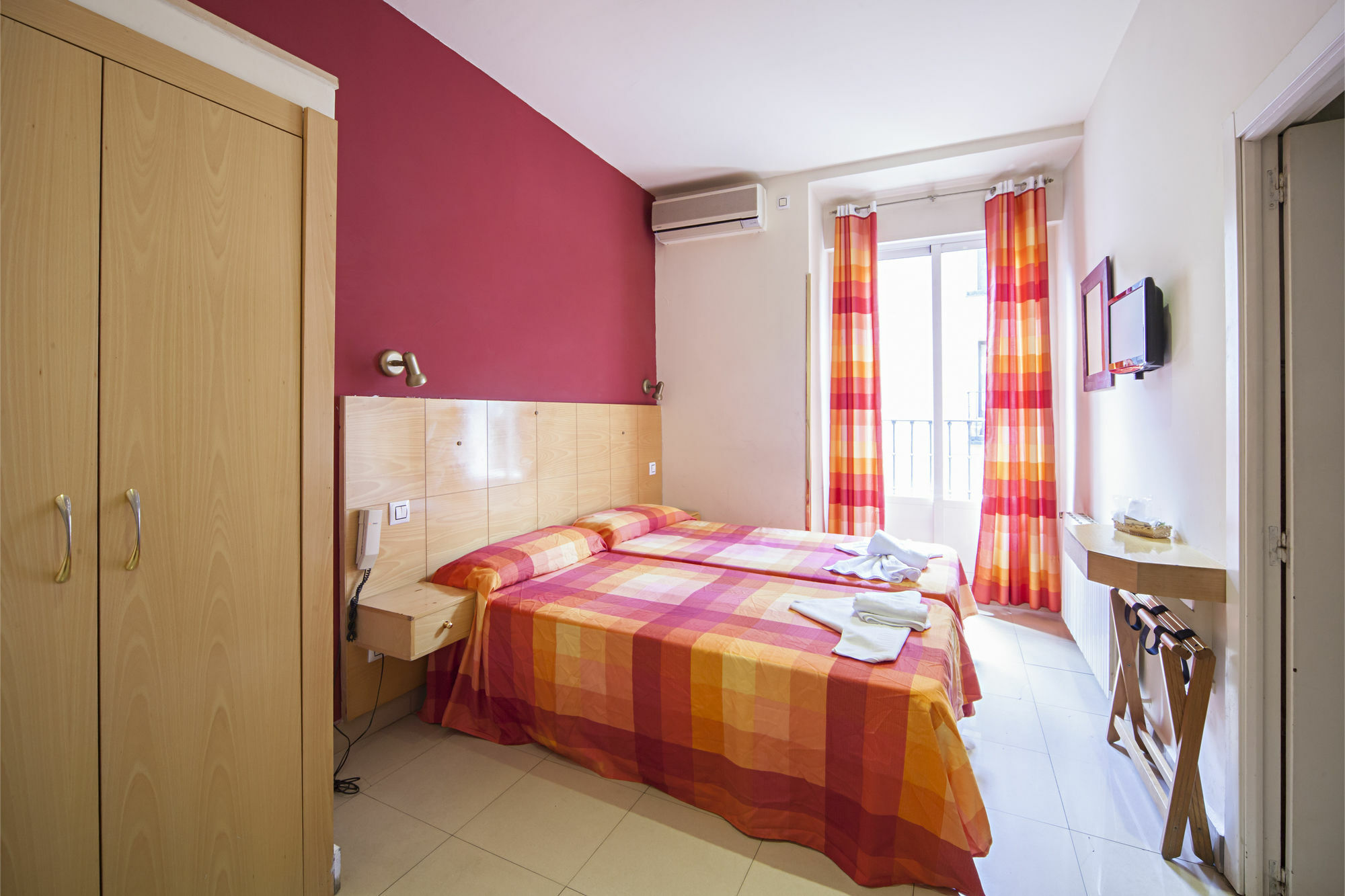 Hostal Inter Plaza Mayor Auto Check In Madrid Eksteriør billede